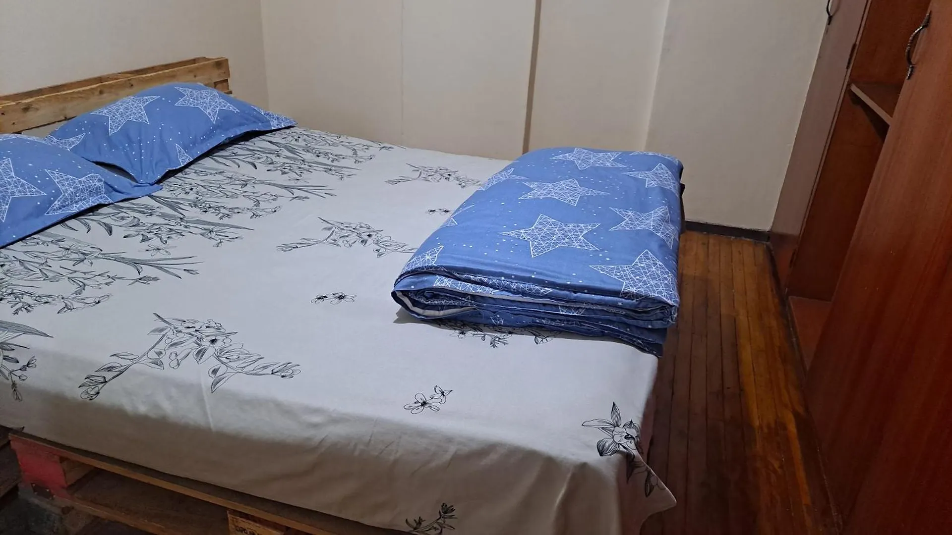 Albergue Camry Backpackers佳美背包客旅馆 Cuenca Rum i privatbostad